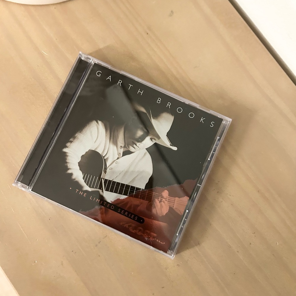 Y2K Garth Brooks CD - The Limited Series
